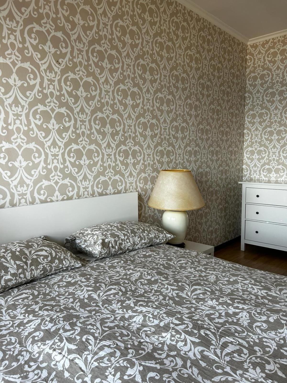 Front Beach Apartment - 3 Bedrooms Барі Екстер'єр фото